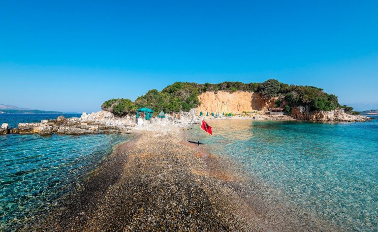 Det skal du opleve i Albanien: Smukke nationalparker og byen Gjirokastra