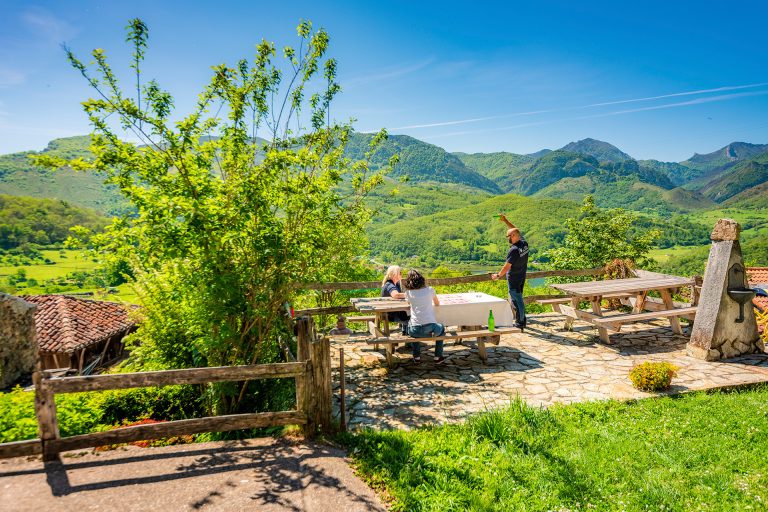 Skål i Asturien: Spansk cider i lange baner