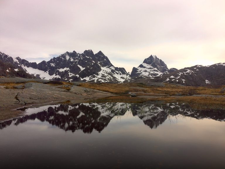 Lofoten: Midnatssol, tørfisk og kridhvide strande